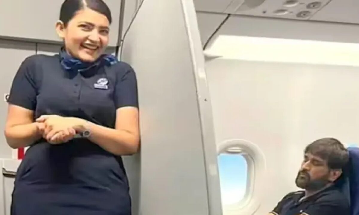 Airhostess Secretly made video of Dhoni