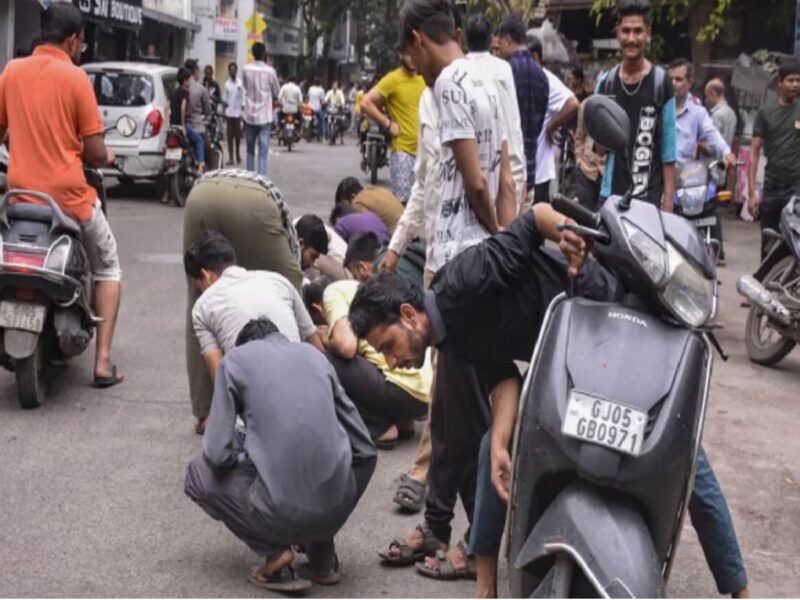 Viral Video Of People Searching Diamond On street