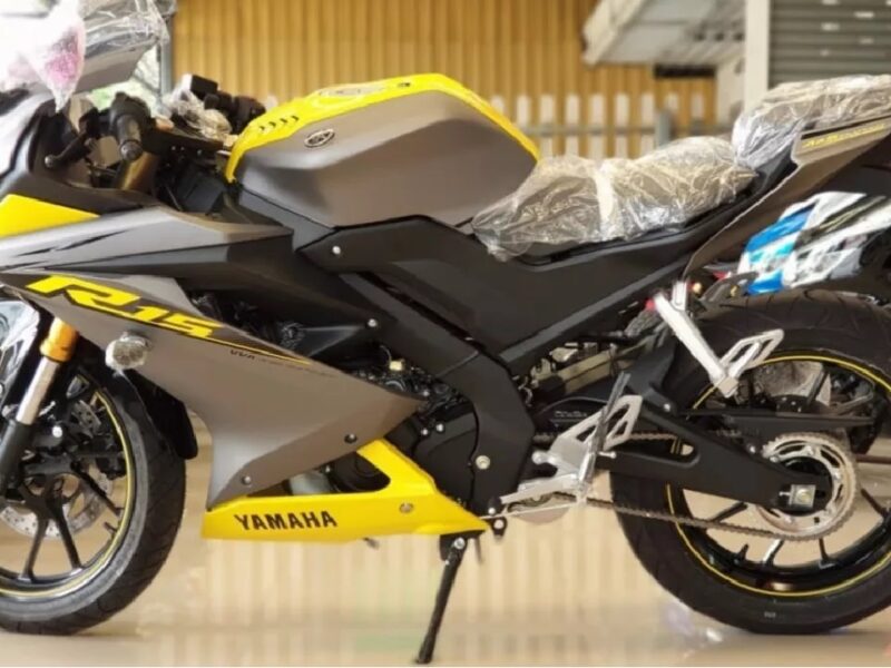 Yamaha R15 Bike