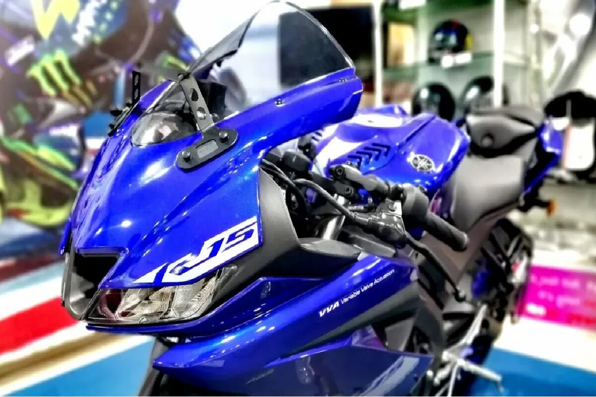 Yamaha R15 Bike