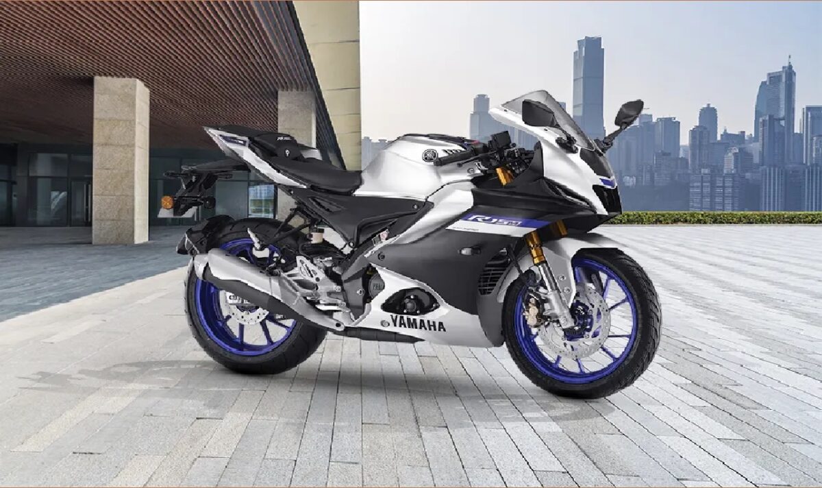 Yamaha R15M