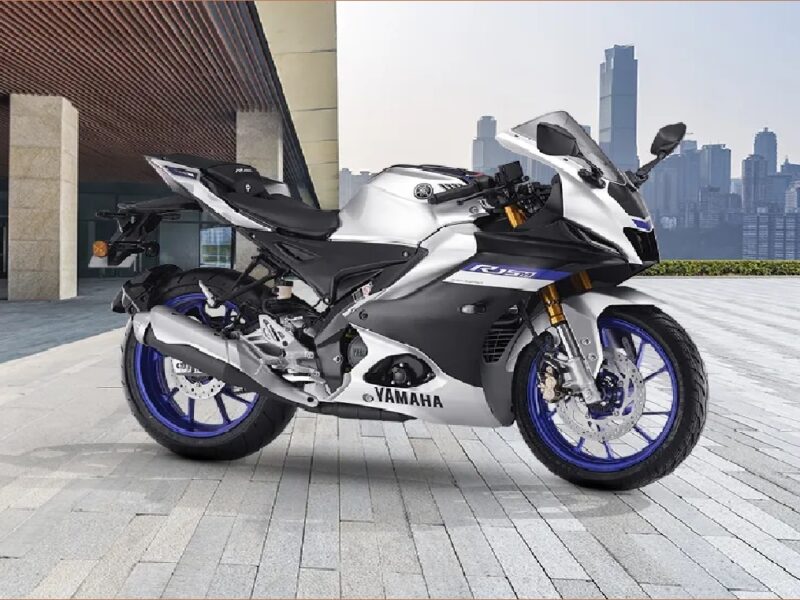 Yamaha R15M