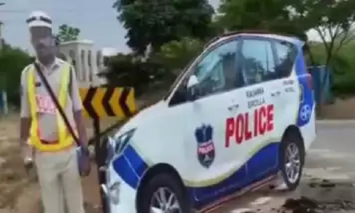 Traffic Police Using Dummy