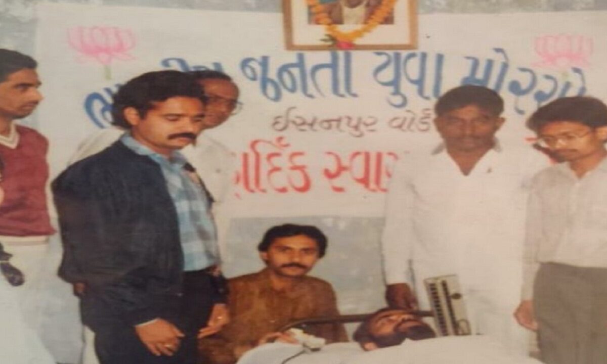 PM Modi's old picture viral