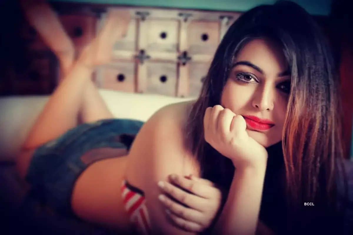 Shafaq Naaz photo and video