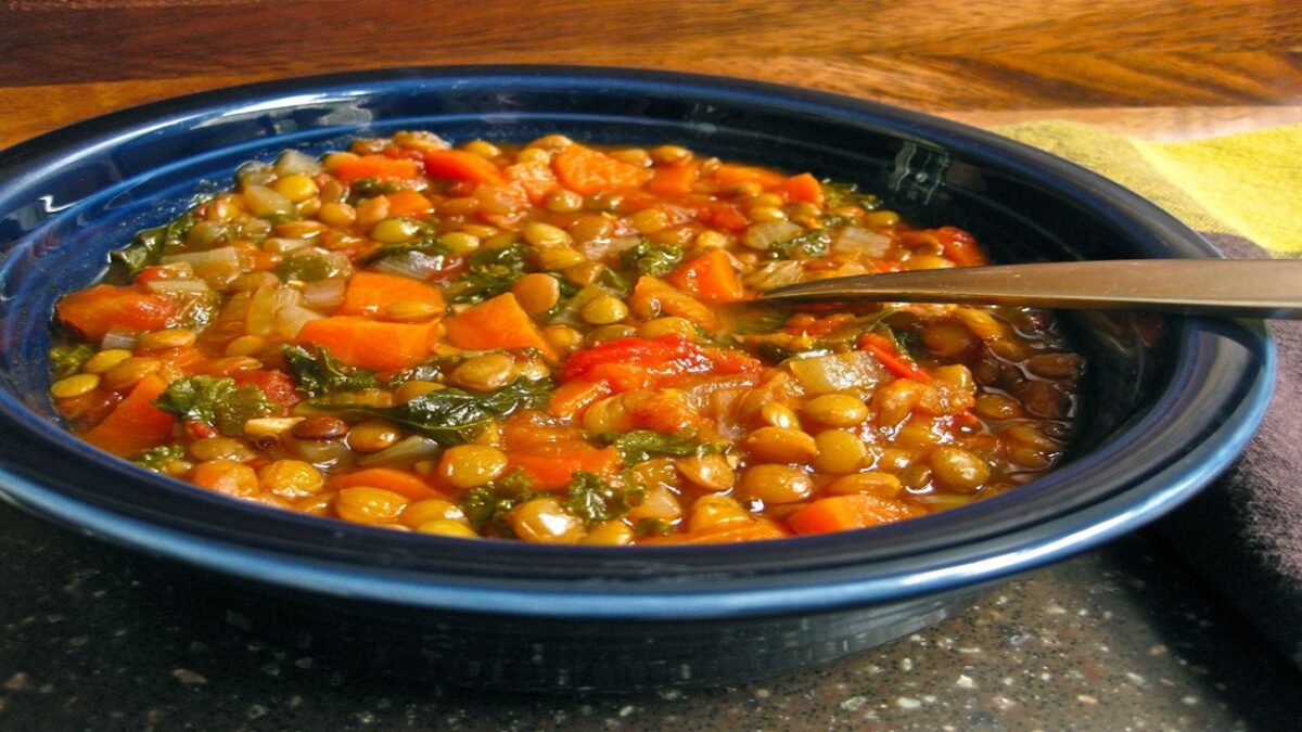 Make lentil soup in winter