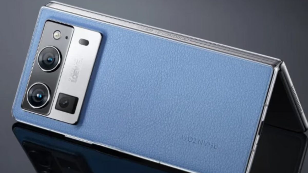 Tecno Phantom V2 Flip Smartphone