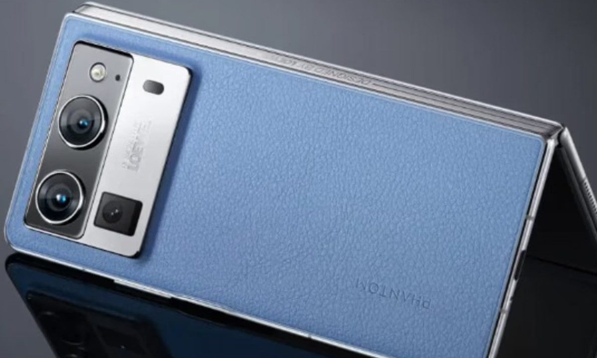 Tecno Phantom V2 Flip Smartphone